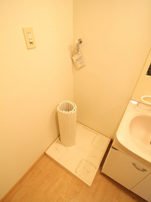 物件内観写真11　(洗濯機置場)