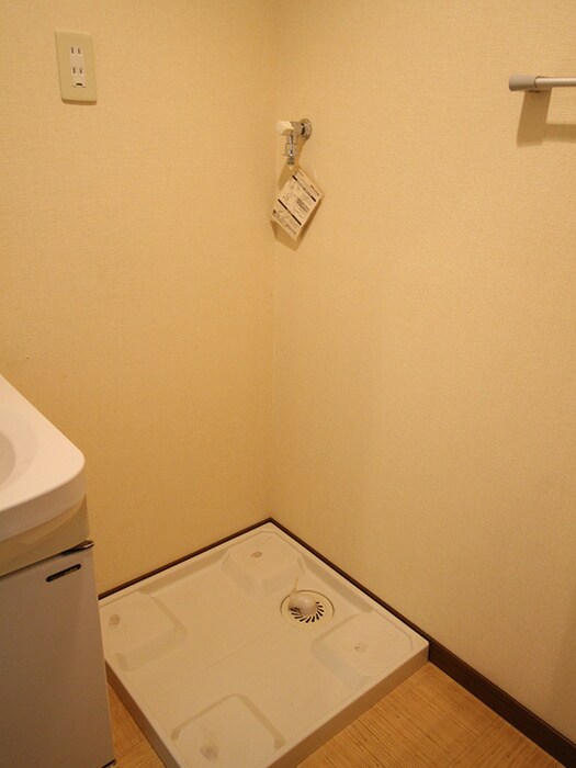 物件内観写真12　(洗濯機置場)