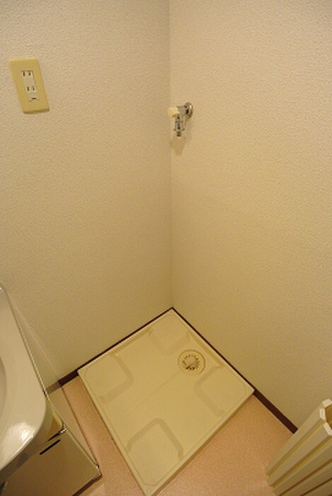 物件内観写真12　(洗濯機置場)