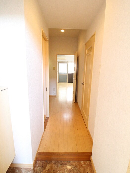 物件内観写真16　(玄関)