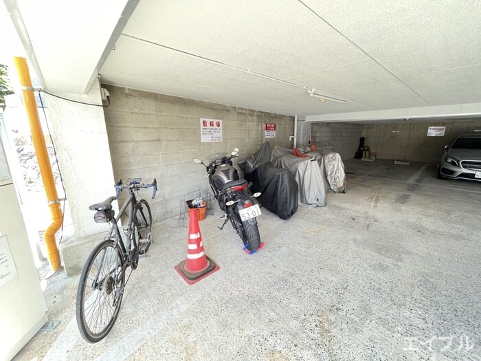 物件外観写真4　(駐輪場)