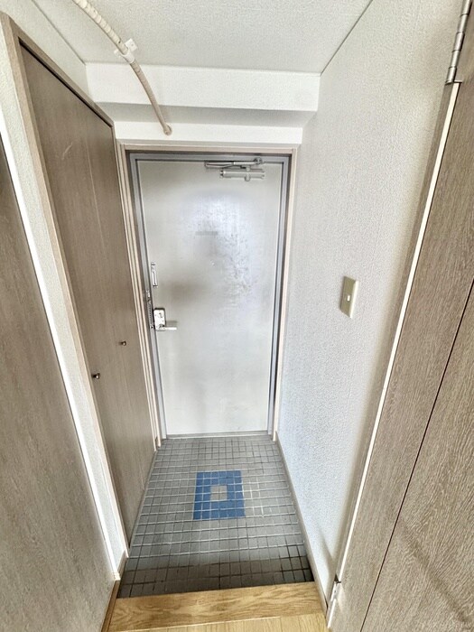 物件内観写真9　(玄関)