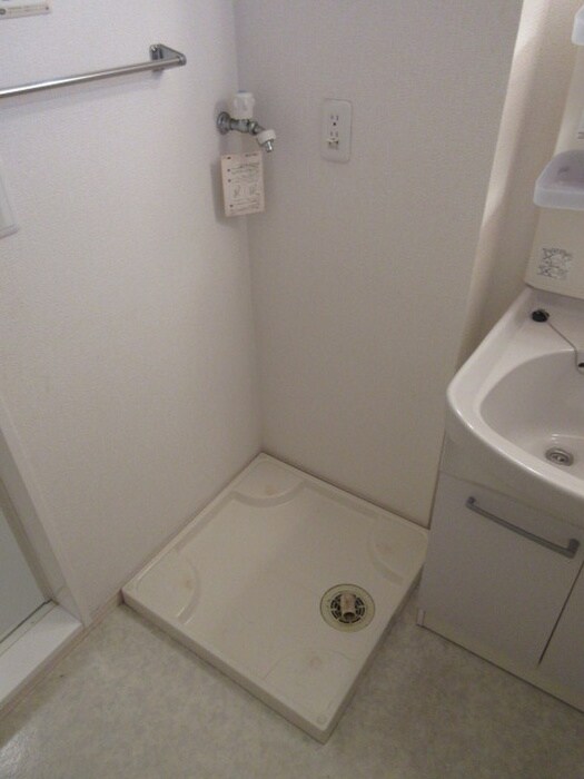 物件内観写真10　(洗濯機置場)