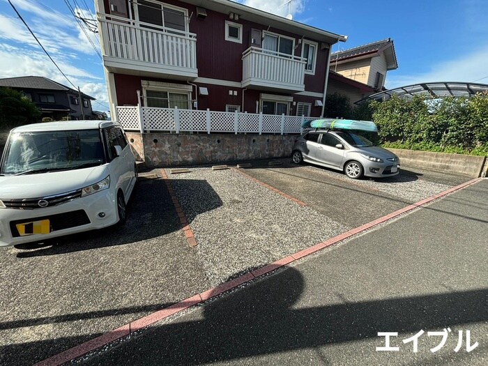 物件外観写真3　(駐車場)