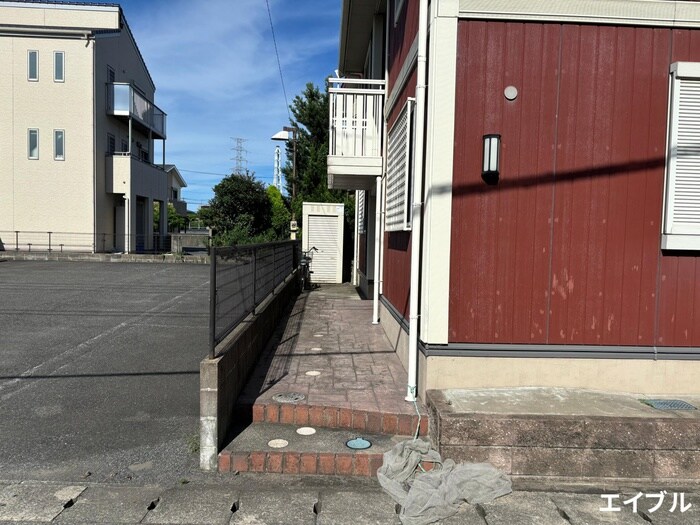 物件外観写真4　(エントランス部分)