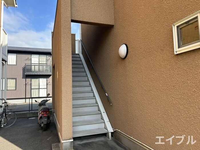 物件外観写真5　(エントランス部分)