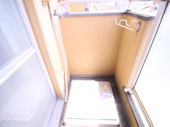 物件内観写真10　(洗濯機置場)