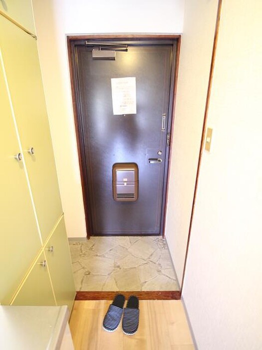 物件内観写真13　(玄関)