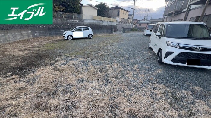 物件外観写真2　(駐車場)
