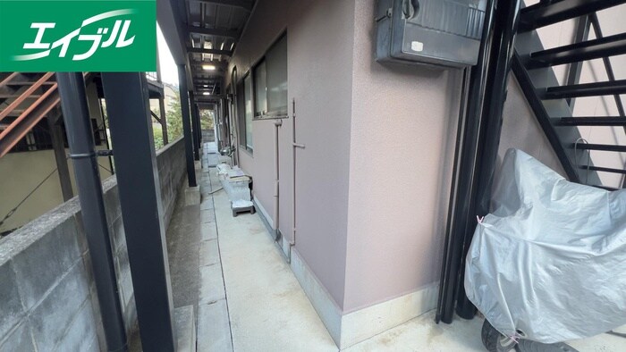 物件外観写真3　(エントランス部分)