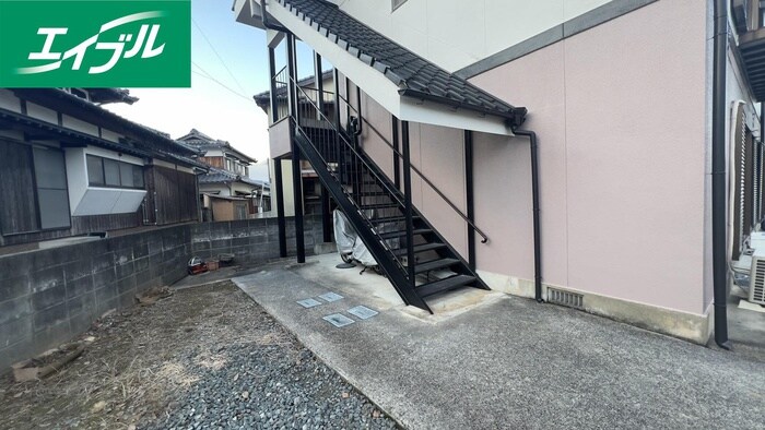 物件外観写真5　(エントランス部分)