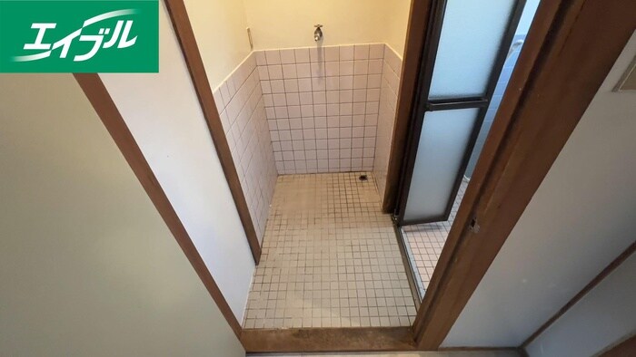 物件内観写真16　(洗濯機置場)