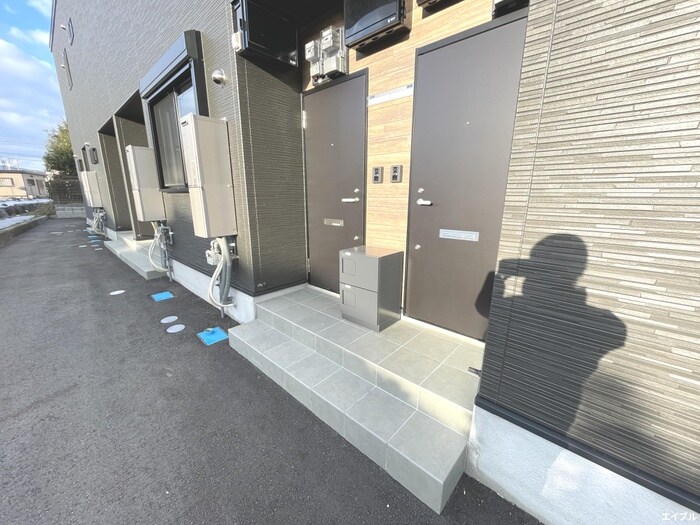 物件外観写真4　(エントランス部分)