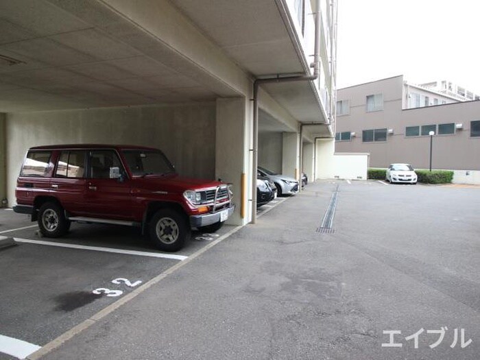 物件外観写真3　(駐車場)