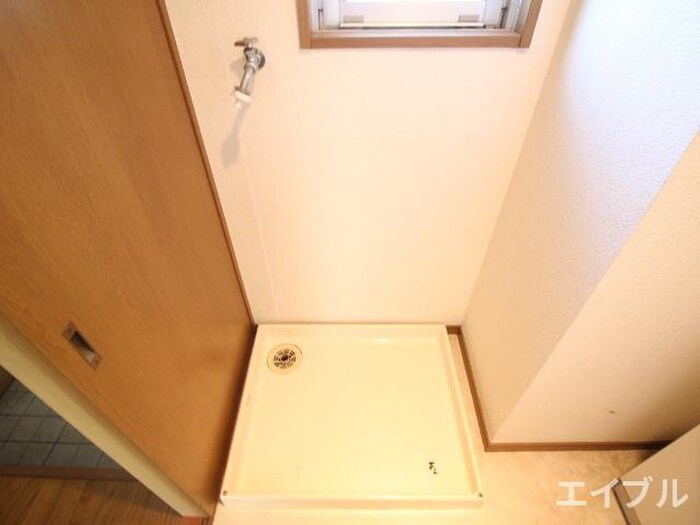 物件内観写真16　(洗濯機置場)