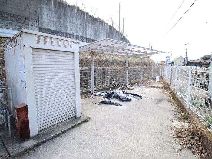 物件外観写真4　(駐輪場)