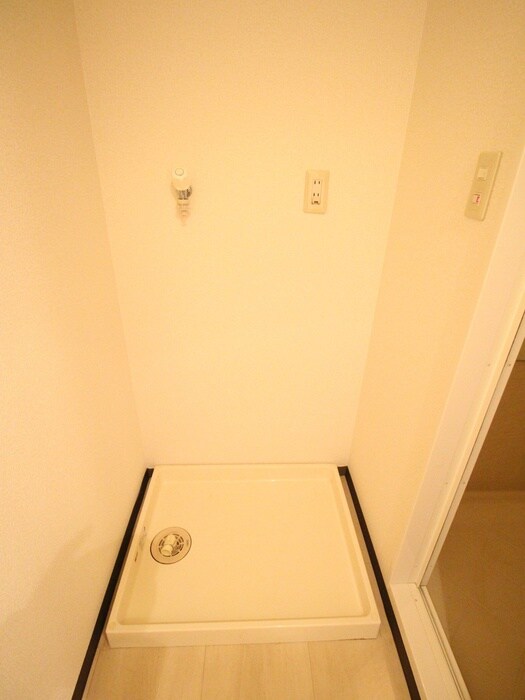 物件内観写真11　(洗濯機置場)