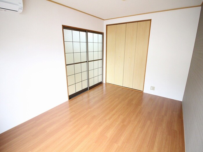 物件内観写真4　(居室)