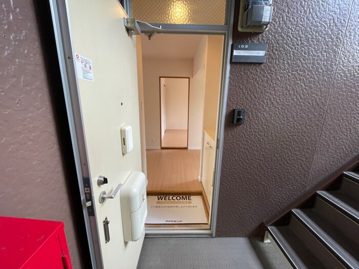 物件内観写真8　(玄関)