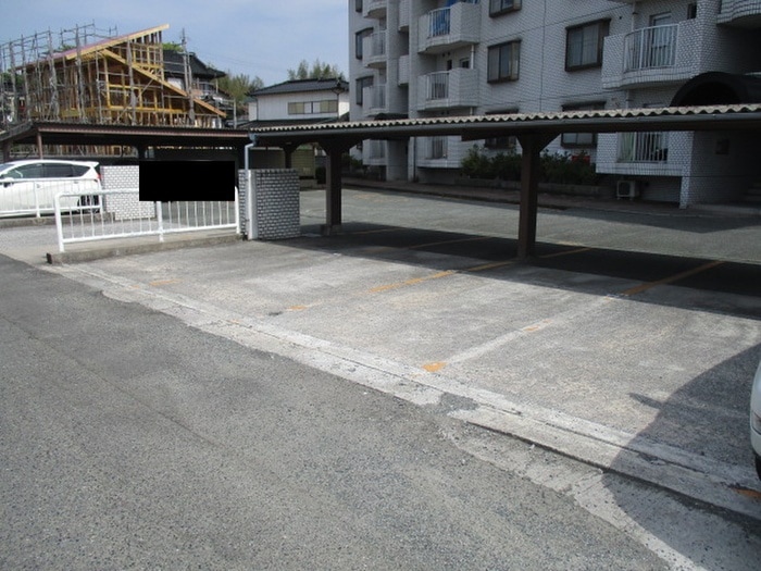 物件外観写真2　(駐車場)