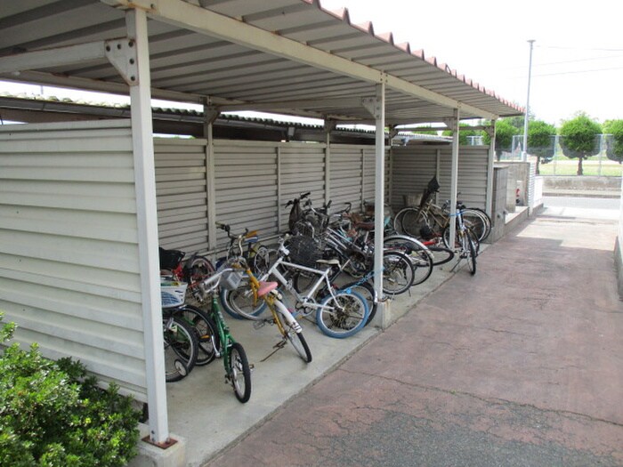 物件外観写真3　(駐輪場)