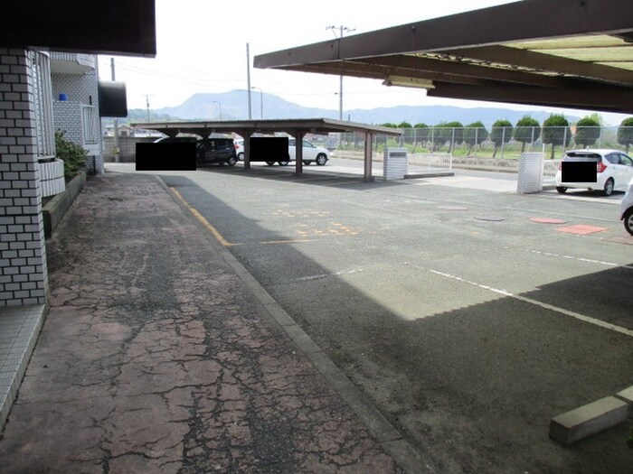 物件外観写真5　(駐車場)