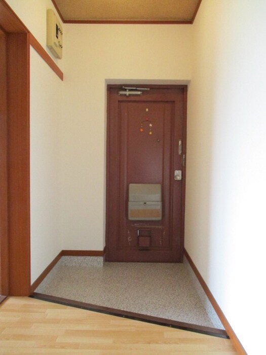 物件内観写真13　(玄関)