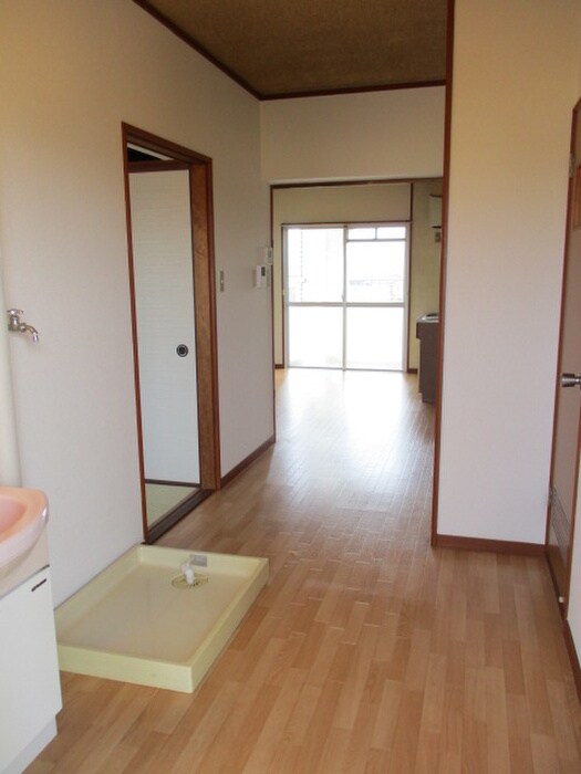 物件内観写真18　(洗濯機置場)