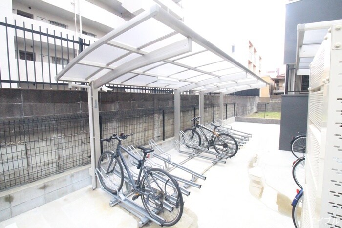 物件外観写真4　(駐輪場)
