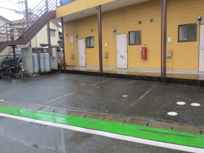 物件外観写真3　(エントランス部分)