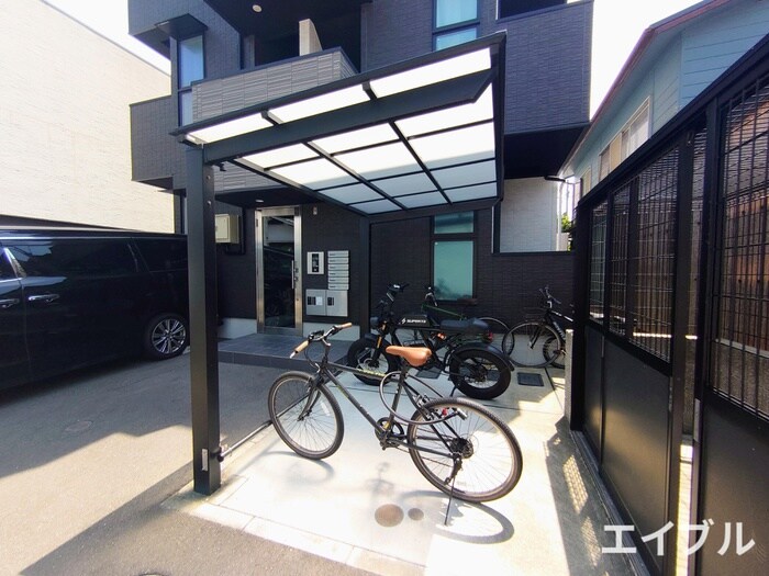 物件外観写真4　(駐輪場)