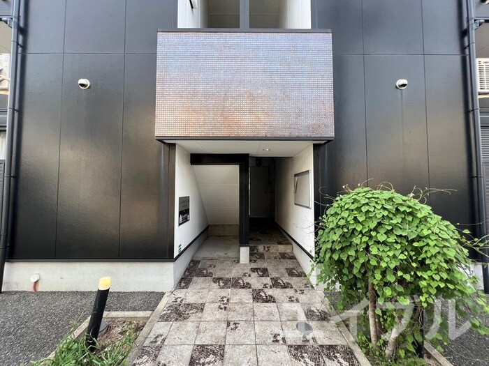 物件外観写真4　(エントランス部分)