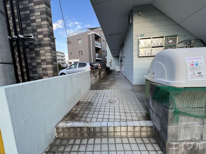 物件外観写真4　(エントランス部分)