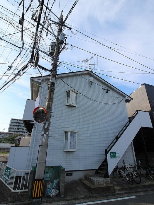 物件外観写真3　(エントランス部分)