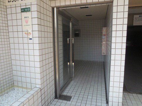 物件外観写真2　(バイク置き場)