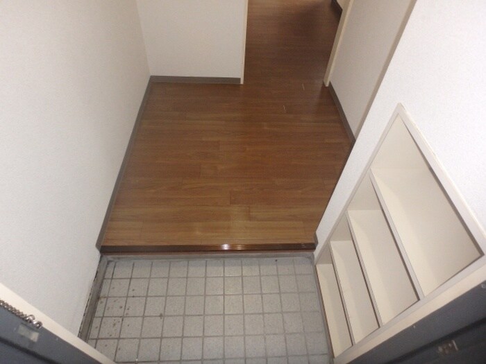 物件内観写真12　(玄関)