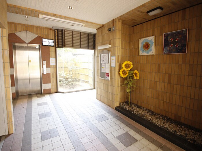 物件外観写真4　(エントランス部分)