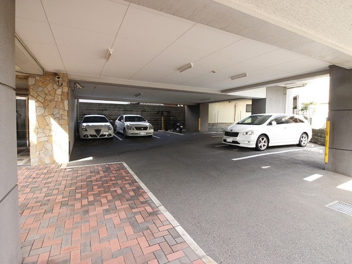 物件外観写真5　(駐車場)