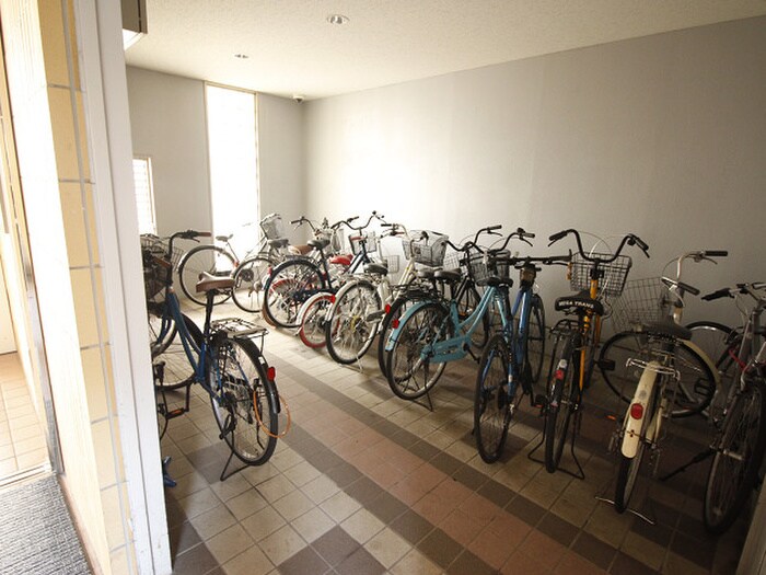 物件外観写真6　(駐輪場)