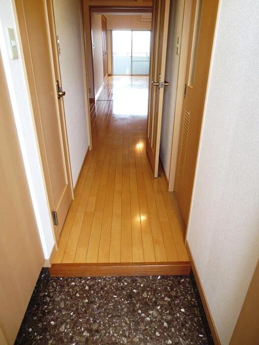 物件内観写真11　(玄関)