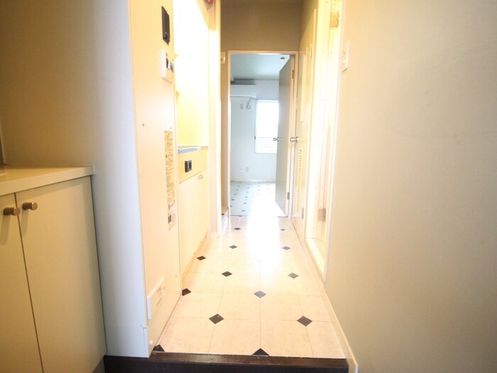 物件内観写真10　(玄関)