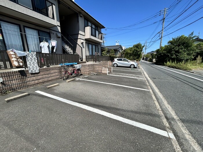 物件外観写真2　(駐車場)