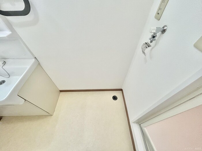 物件内観写真8　(洗濯機置場)