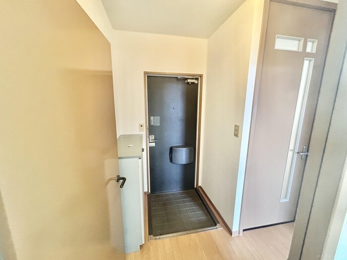 物件内観写真10　(玄関)