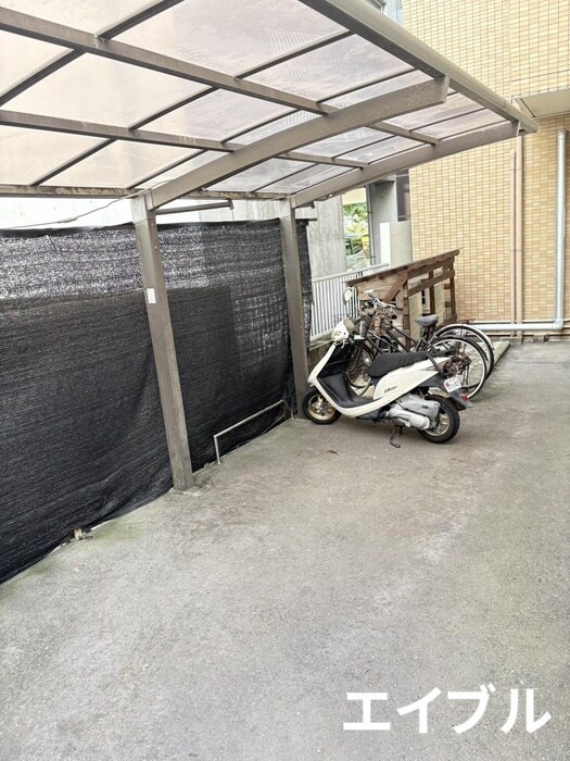 物件外観写真5　(駐輪場)