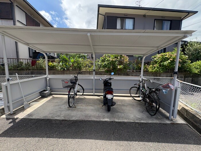 物件外観写真4　(駐輪場)