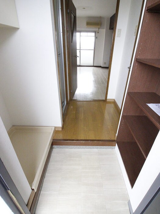 物件内観写真11　(玄関)