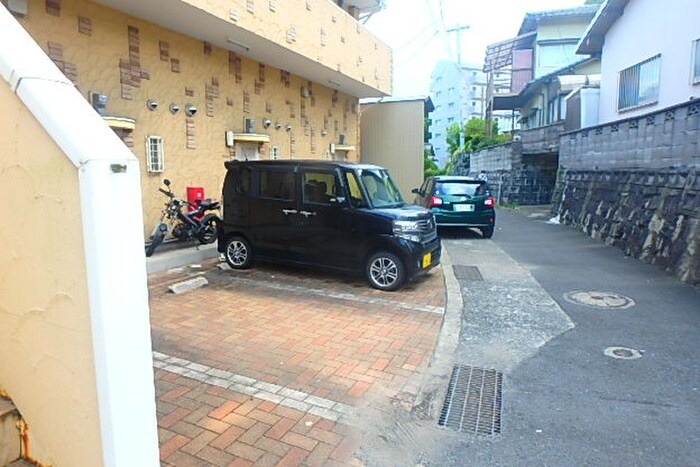 物件外観写真4　(駐車場)