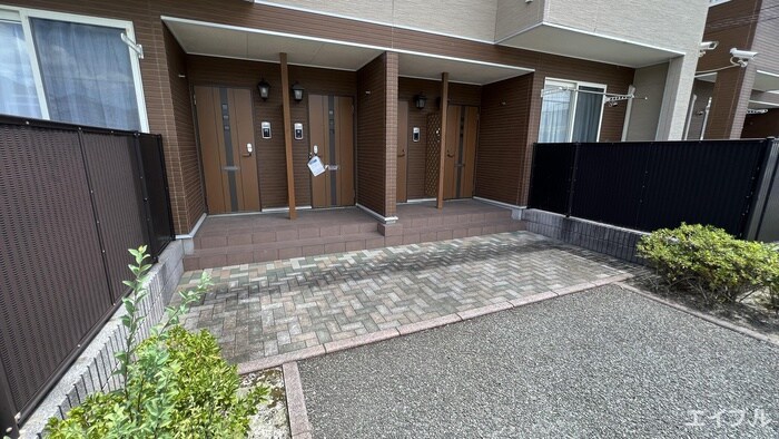 物件外観写真5　(エントランス部分)
