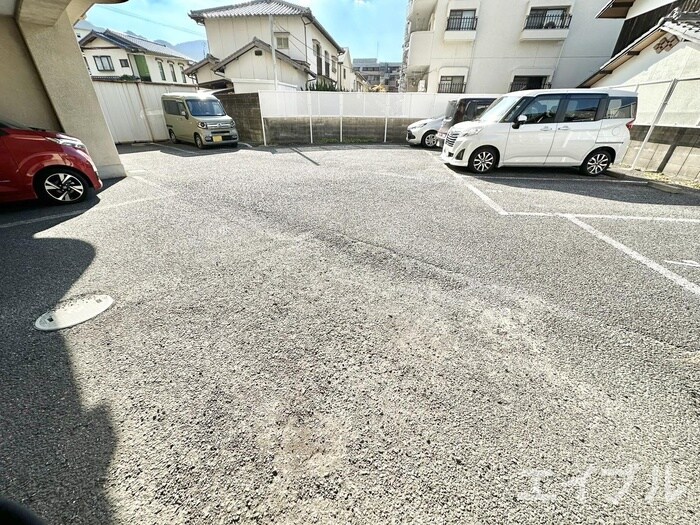 物件外観写真4　(駐車場)
